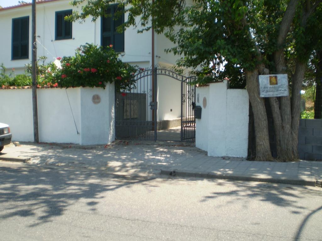 Il Giardino Di Emilio Bed & Breakfast Marrùbiu Стая снимка